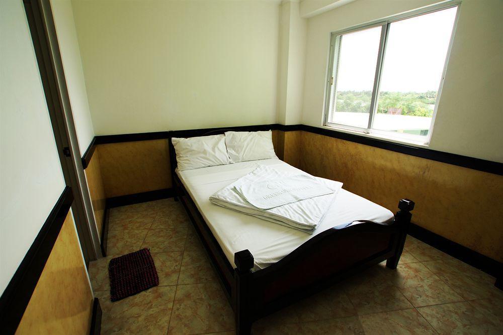 Green One Hotel Lapu-Lapu City Kültér fotó