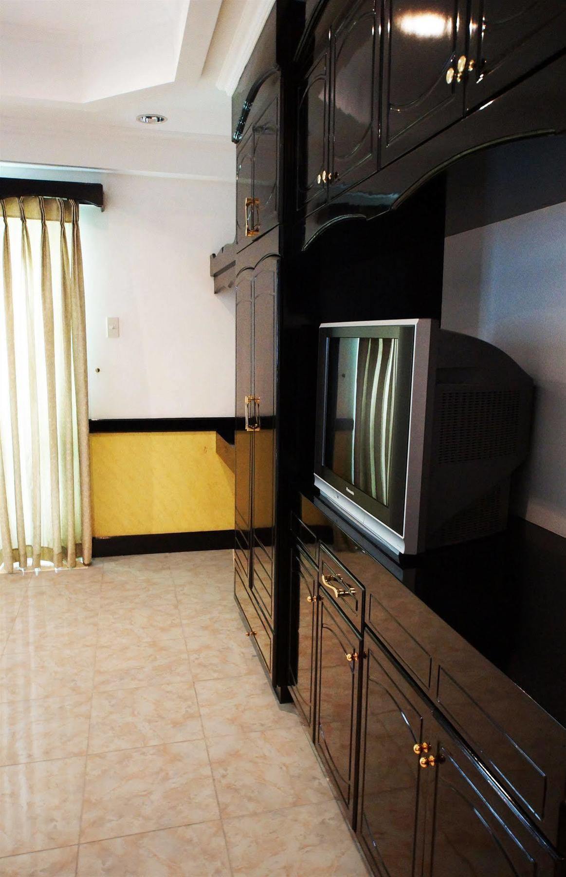 Green One Hotel Lapu-Lapu City Kültér fotó